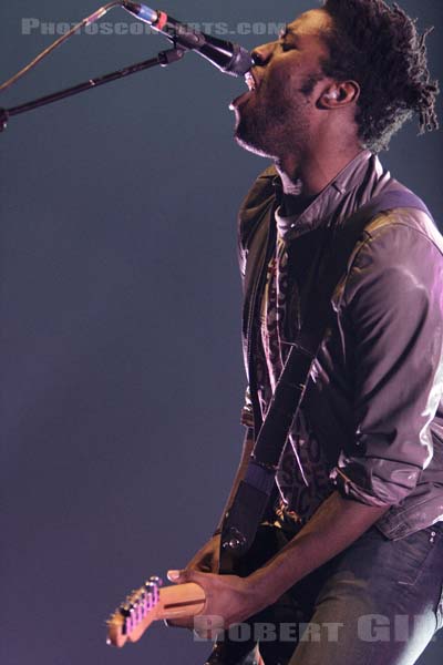 BLOC PARTY - 2005-11-14 - PARIS - Zenith - Rowland Kelechukwu Okereke